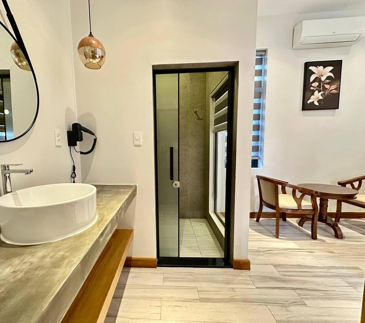 The R&B Boutique Hotel Kampot Buitenkant foto